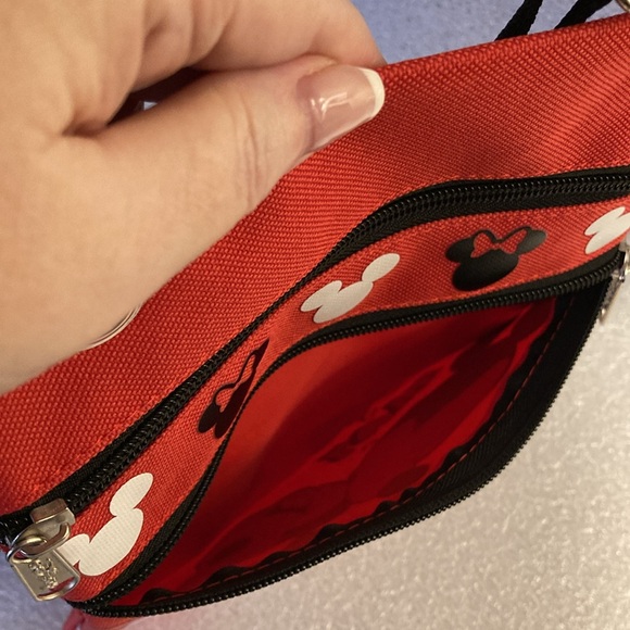 NWOT - Genuine Disney Mickey Mouse ❤️ Red Crossbody Bag Strap & Zippered Pockets - Picture 7 of 9